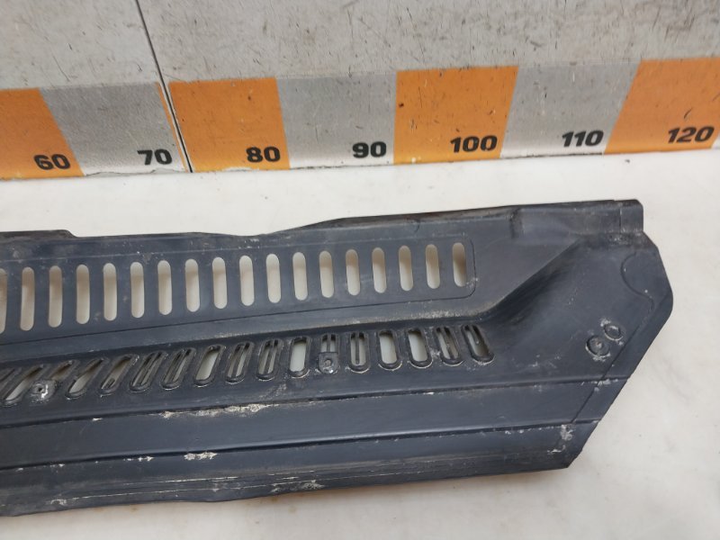 Планка под лобовое стекло