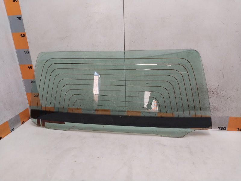 Стекло двери багажника