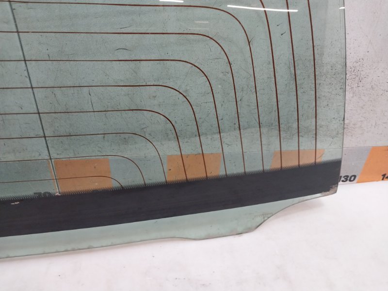 Стекло двери багажника