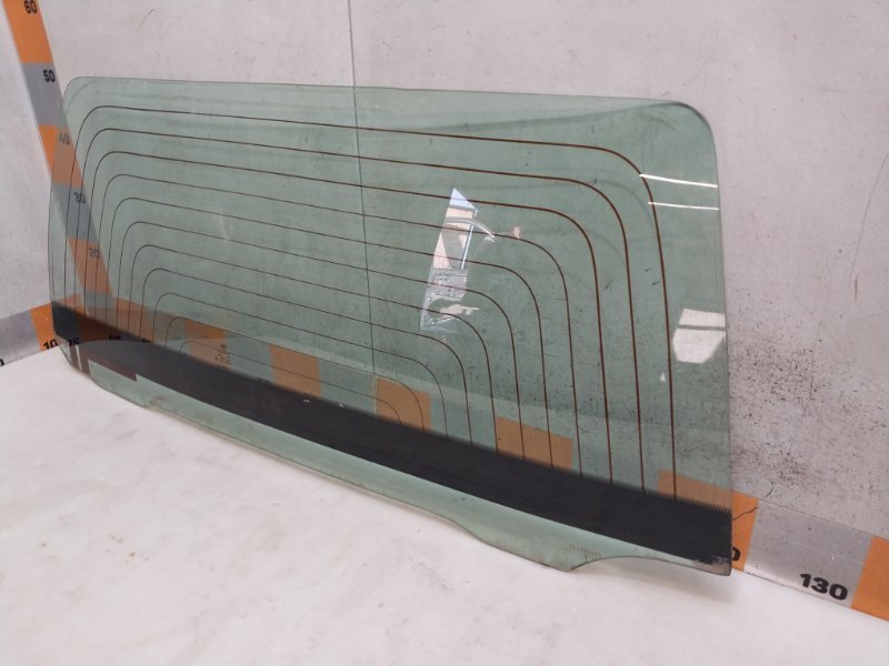 Стекло двери багажника