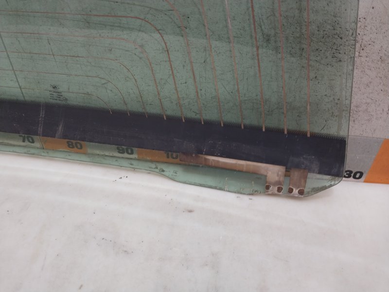 Стекло двери багажника