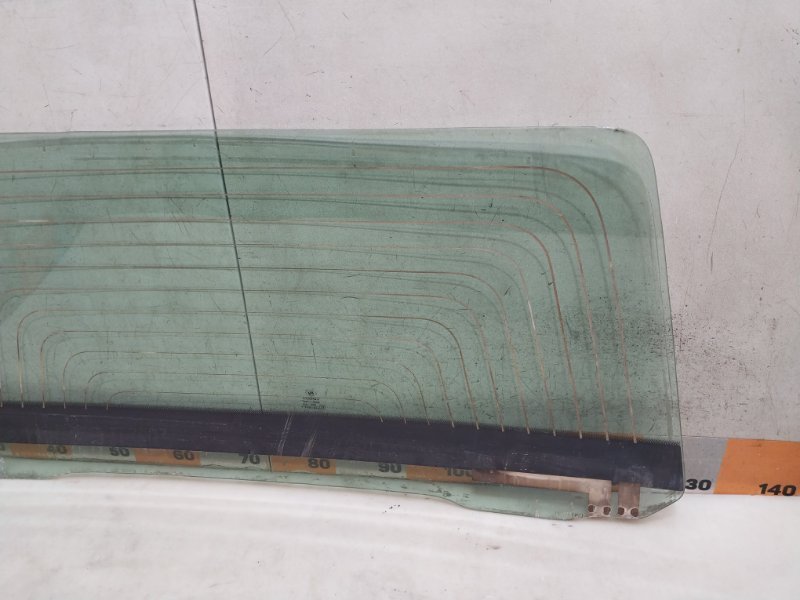 Стекло двери багажника