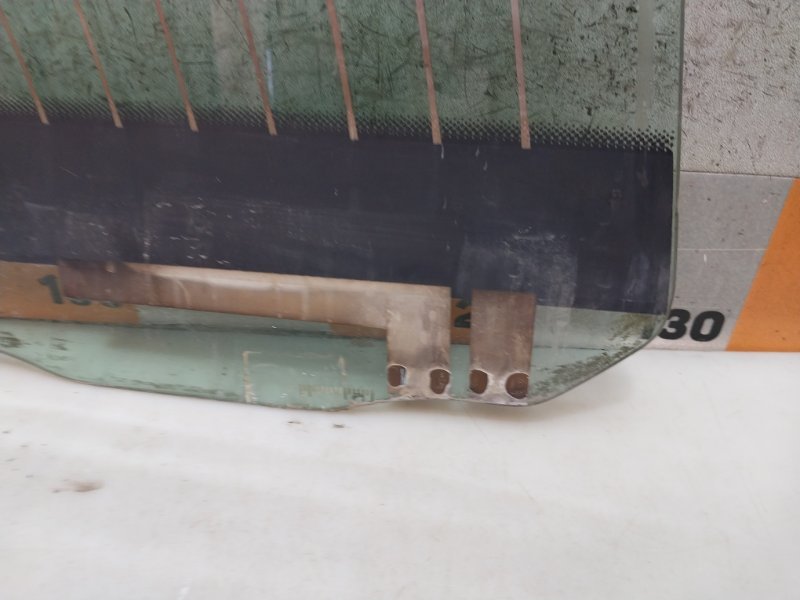 Стекло двери багажника