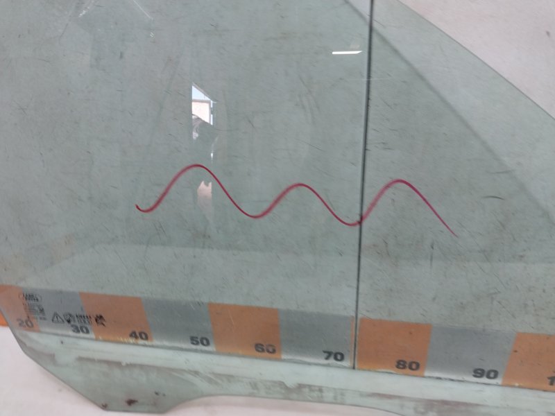 Стекло двери передней правой