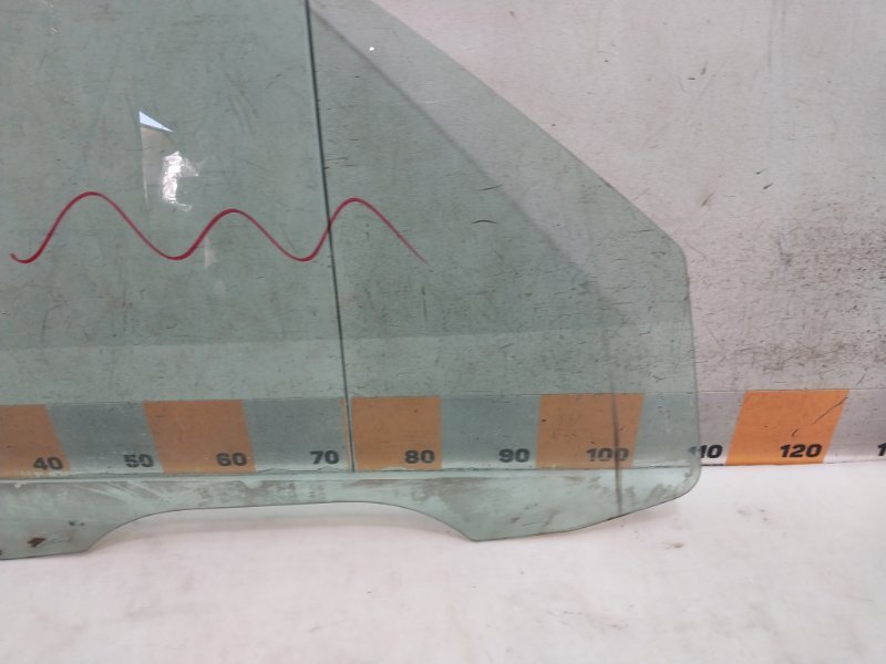 Стекло двери передней правой