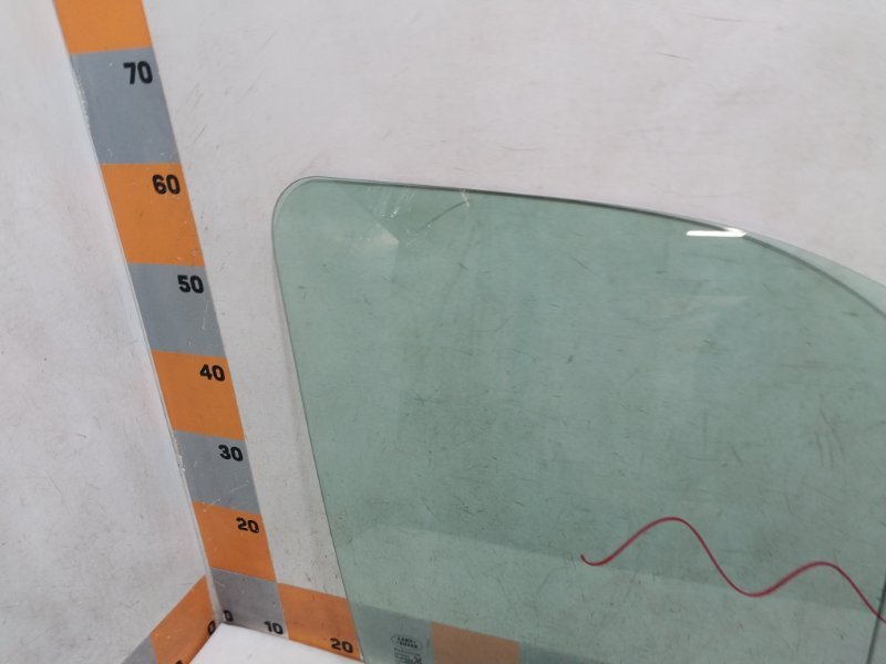 Стекло двери передней правой