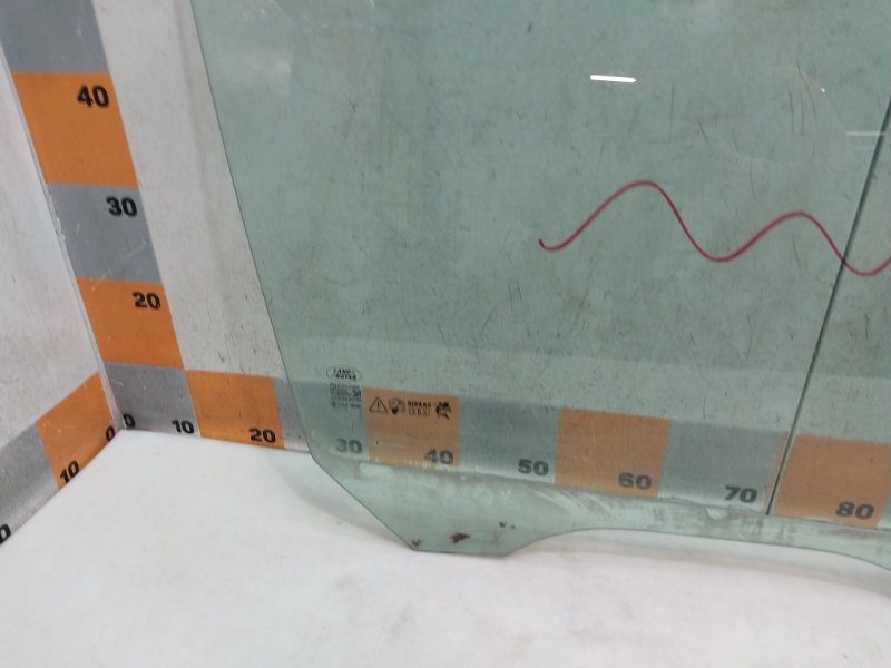 Стекло двери передней правой