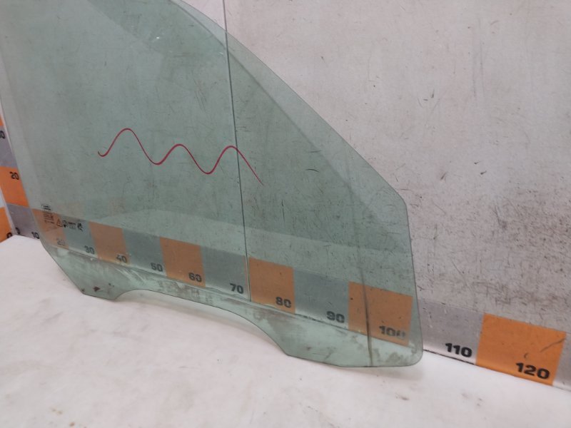 Стекло двери передней правой