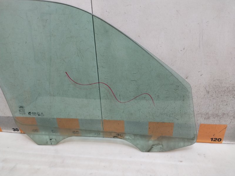 Стекло двери передней левой