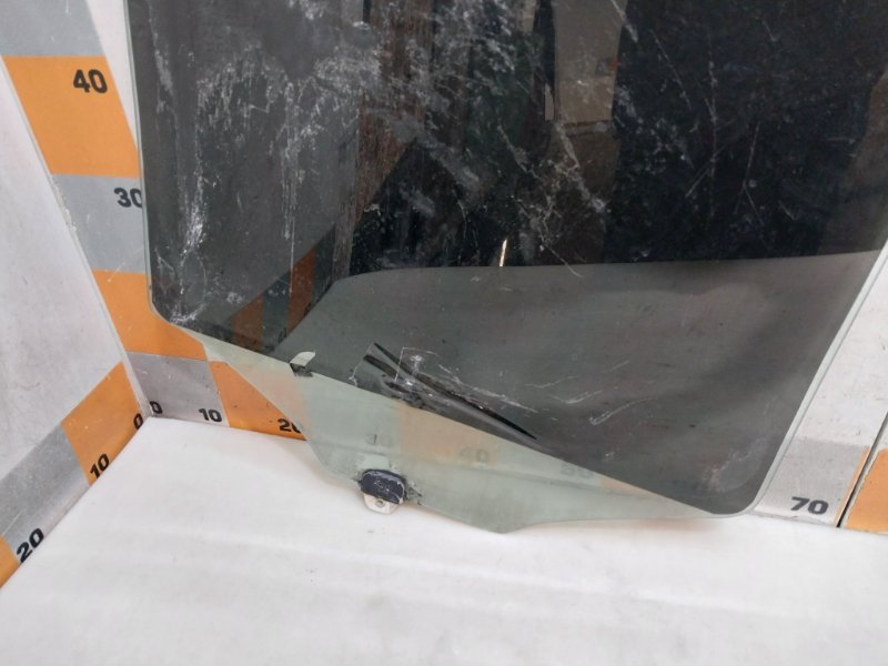 Стекло двери задней левой