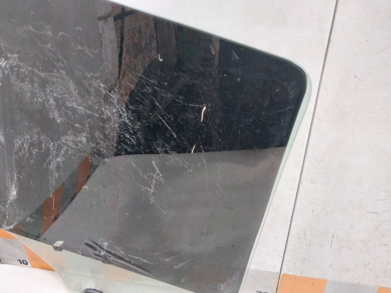 Стекло двери задней левой