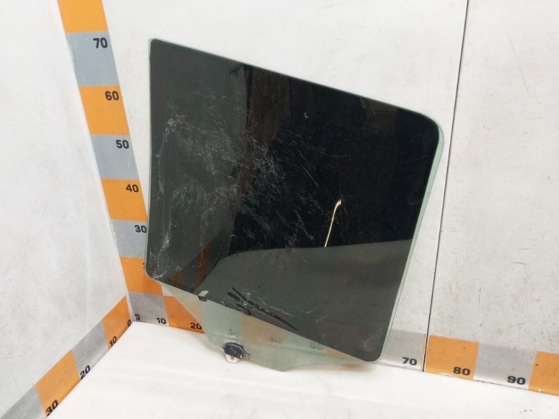 Стекло двери задней левой