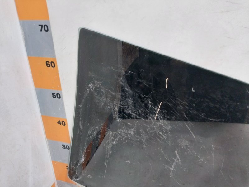 Стекло двери задней левой