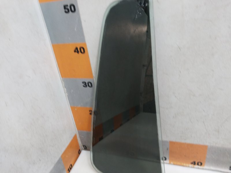 Стекло двери задней правой