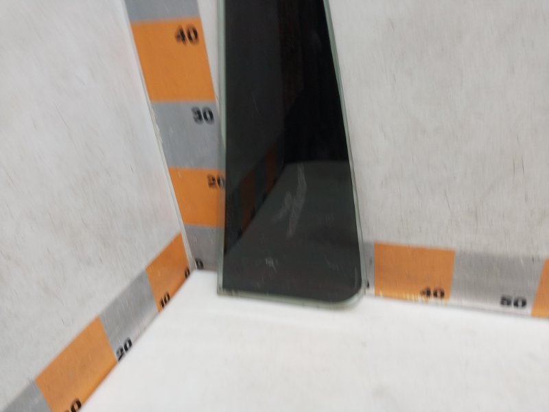 Стекло двери задней правой