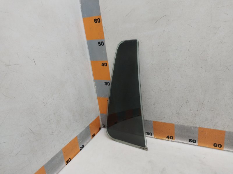 Стекло двери задней правой