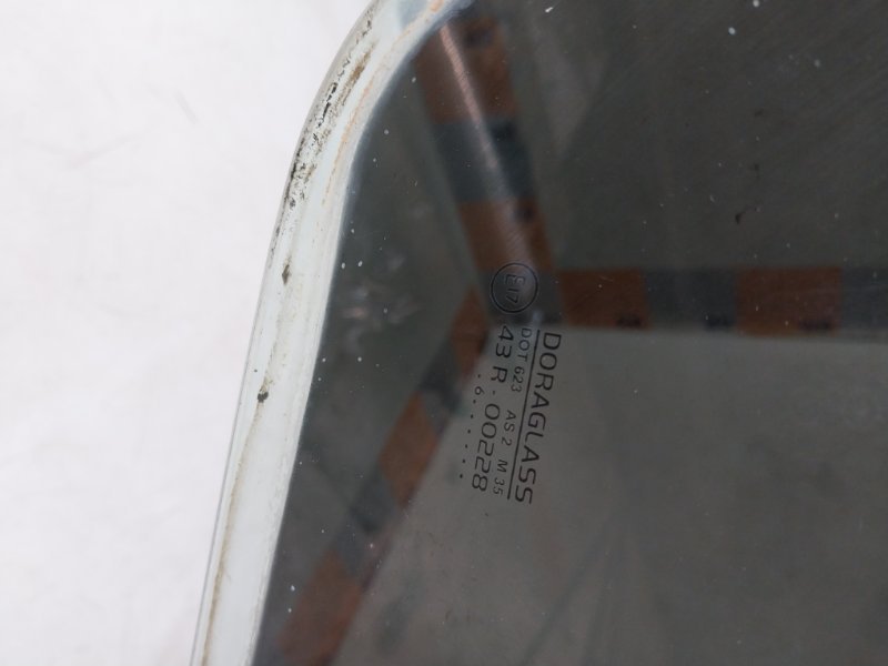 Стекло двери задней правой