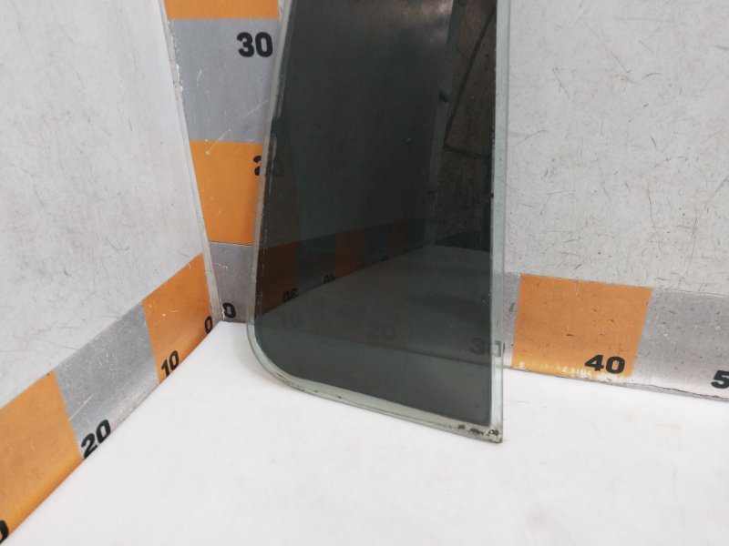 Стекло двери задней правой