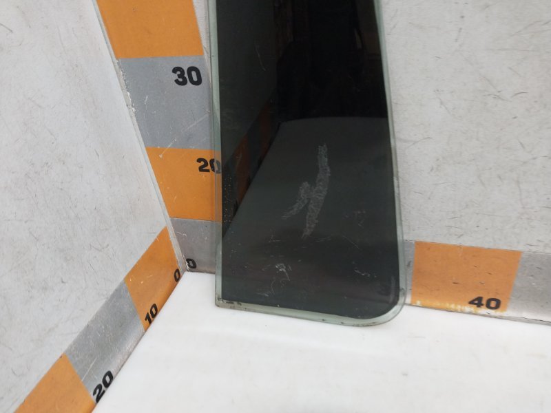 Стекло двери задней правой