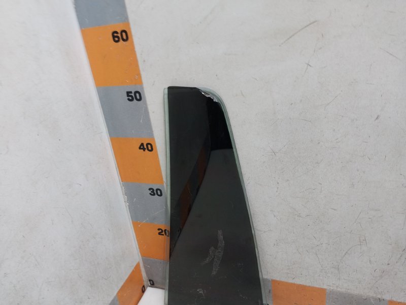 Стекло двери задней правой