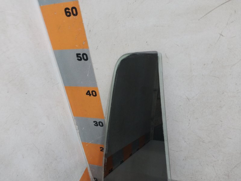 Стекло двери задней правой