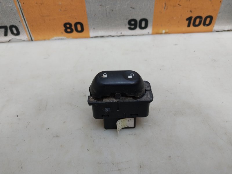 Кнопка центрального замка