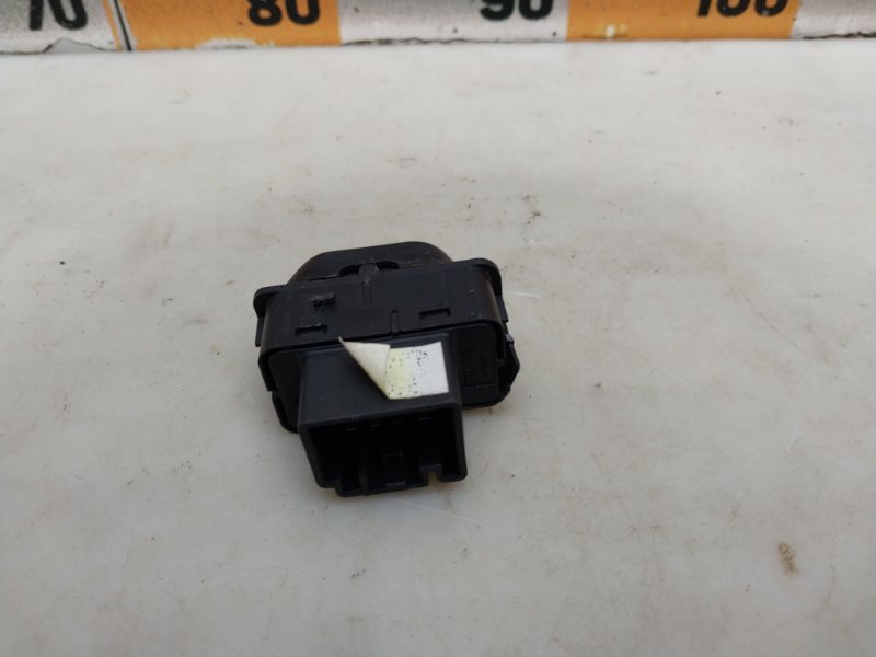 Кнопка центрального замка