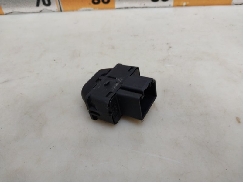 Кнопка центрального замка