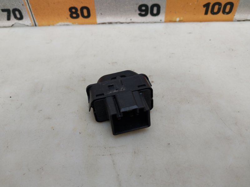 Кнопка центрального замка