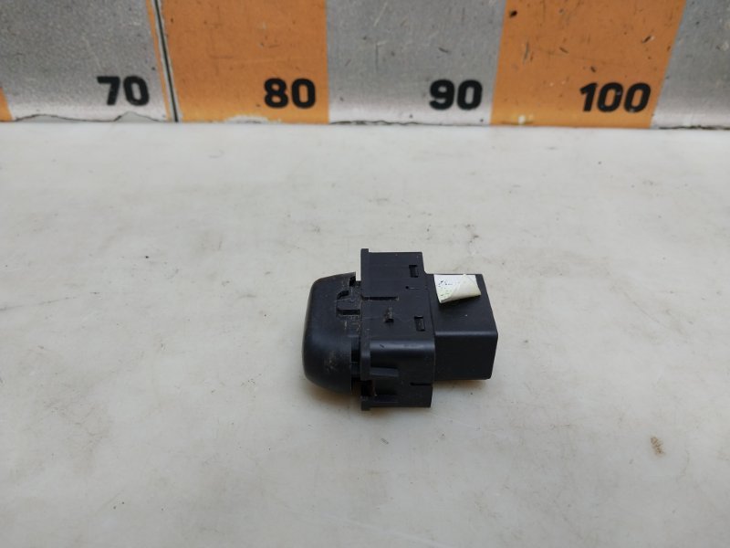 Кнопка центрального замка