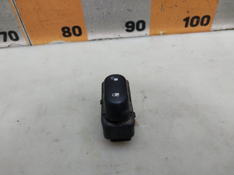 Кнопка центрального замка