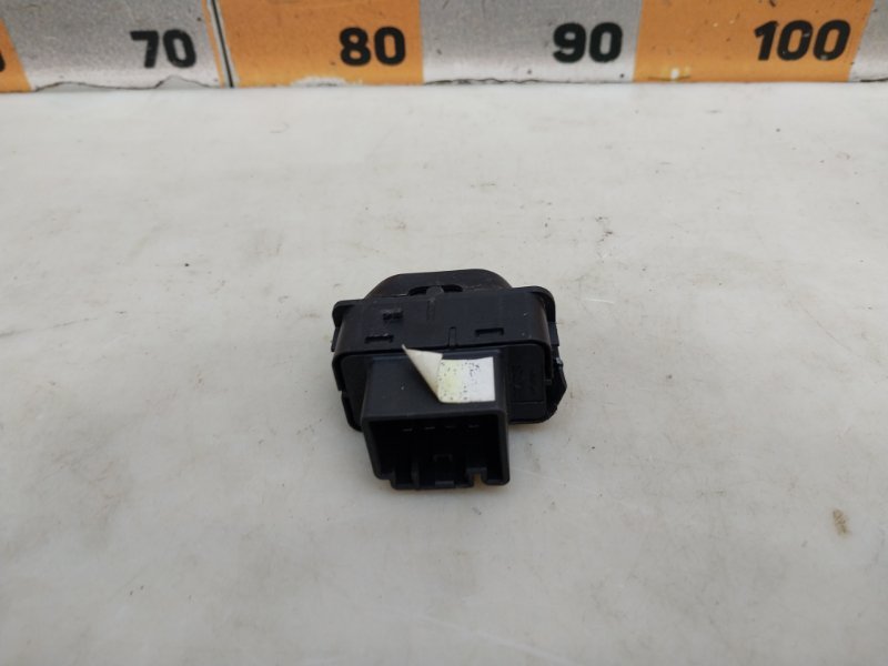 Кнопка центрального замка