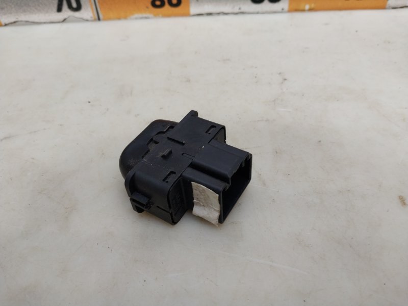 Кнопка центрального замка