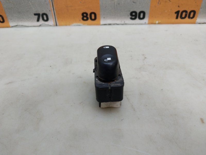 Кнопка центрального замка