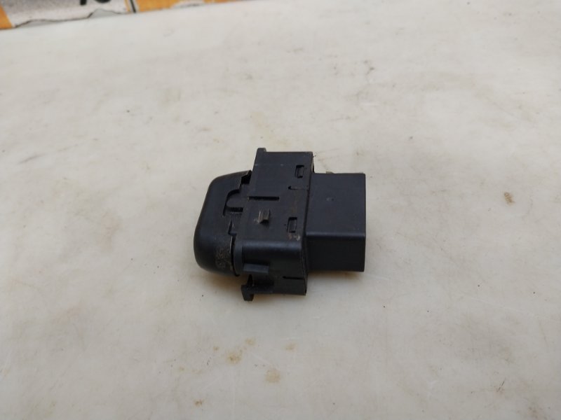 Кнопка центрального замка