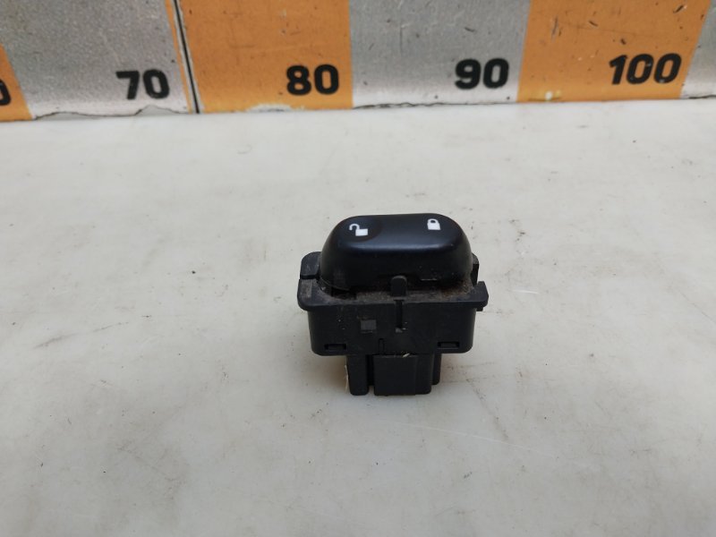 Кнопка центрального замка