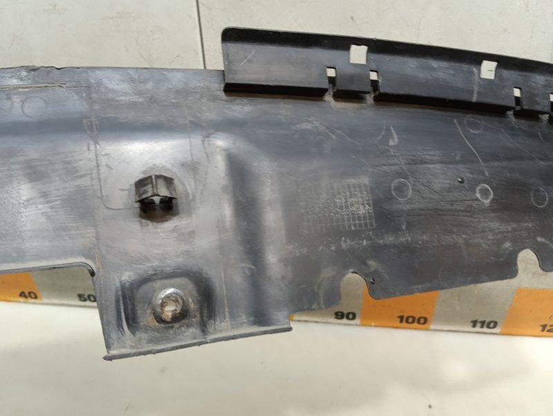 Кожух замка капота