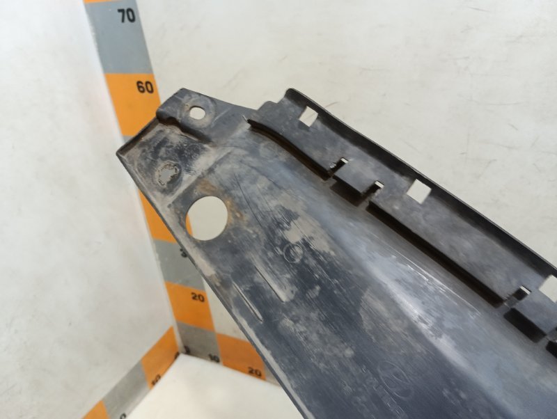 Кожух замка капота