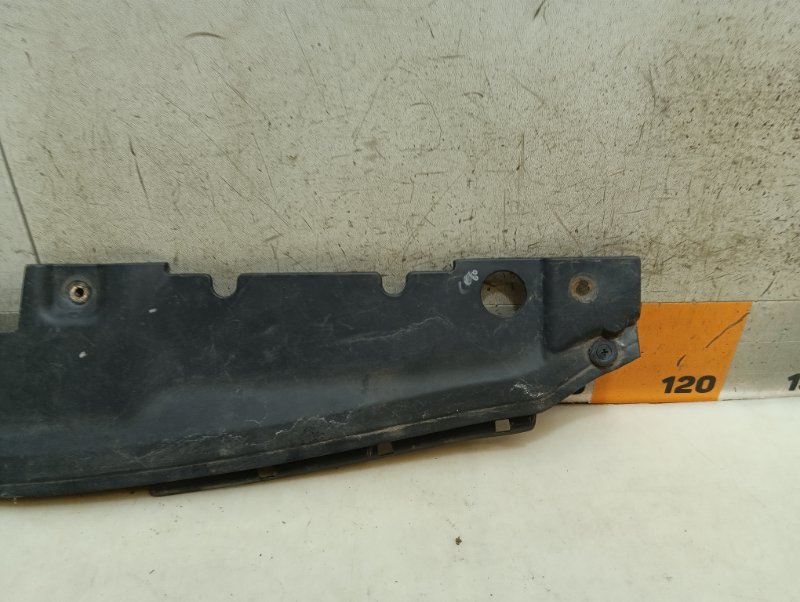 Кожух замка капота