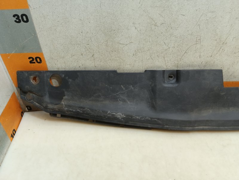 Кожух замка капота