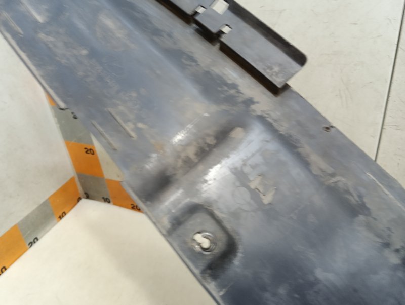 Кожух замка капота