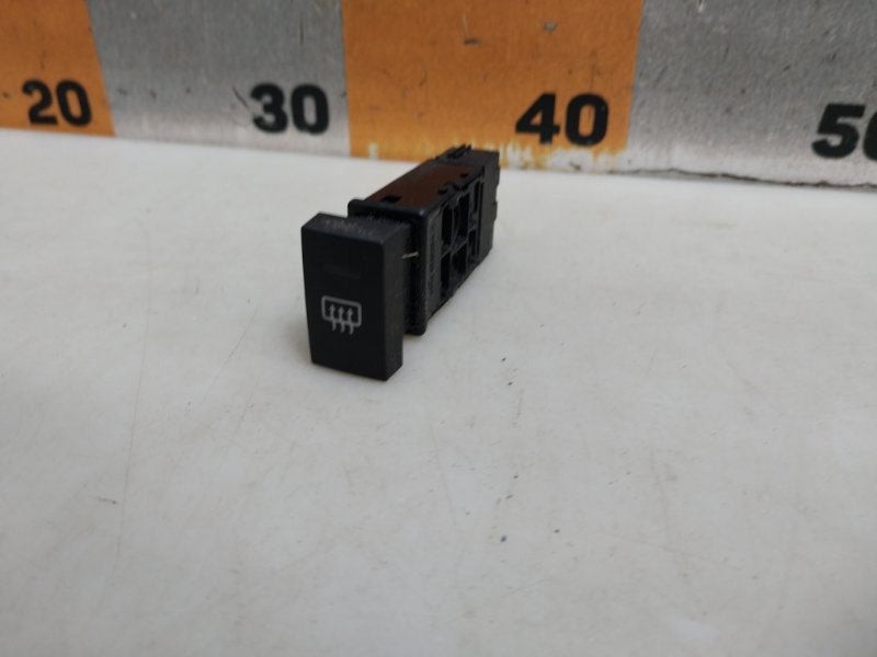 Кнопка обогрева заднего стекла