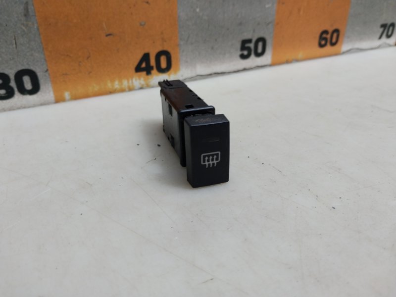 Кнопка обогрева заднего стекла