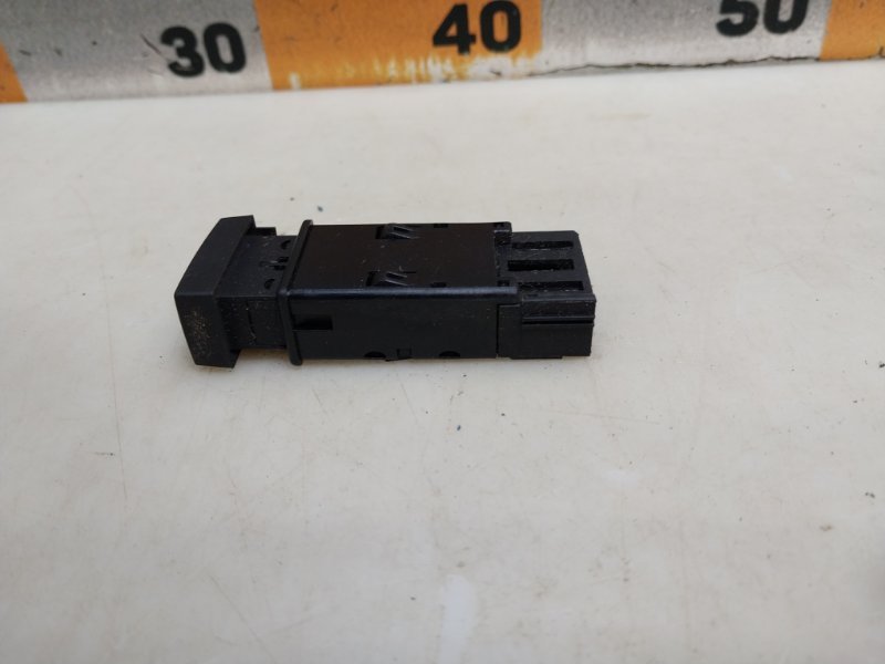 Кнопка обогрева заднего стекла