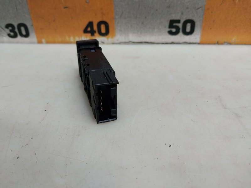 Кнопка обогрева заднего стекла