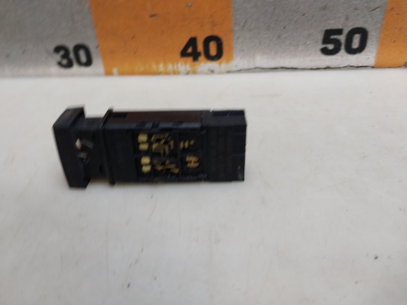 Кнопка обогрева заднего стекла