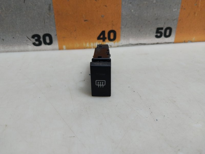 Кнопка обогрева заднего стекла