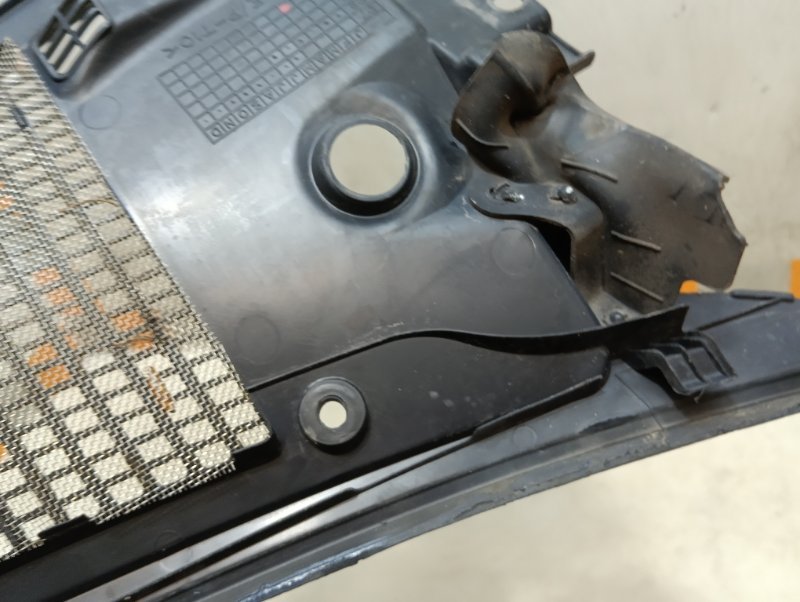 Решетка стеклоочистителей (Жабо)