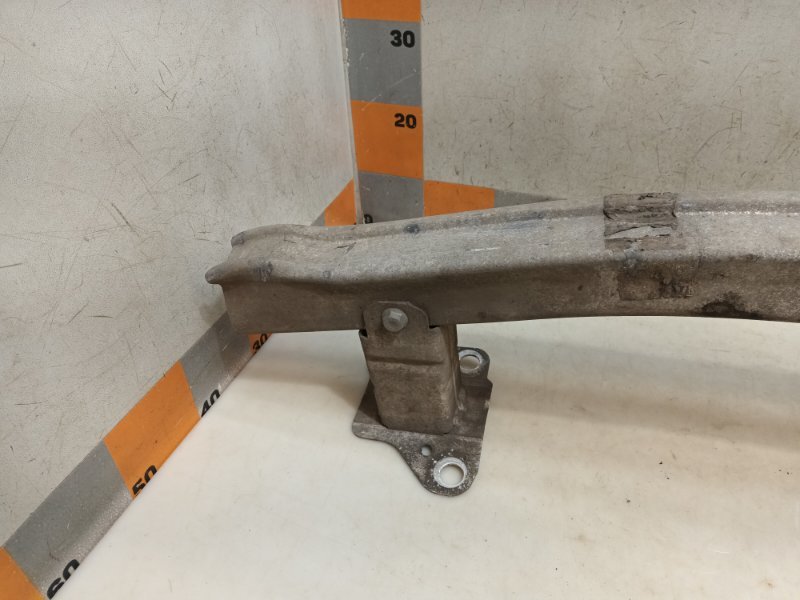 Усилитель поперечины рамки радиатора