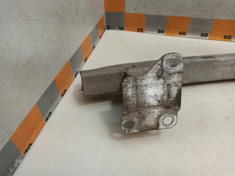 Усилитель поперечины рамки радиатора